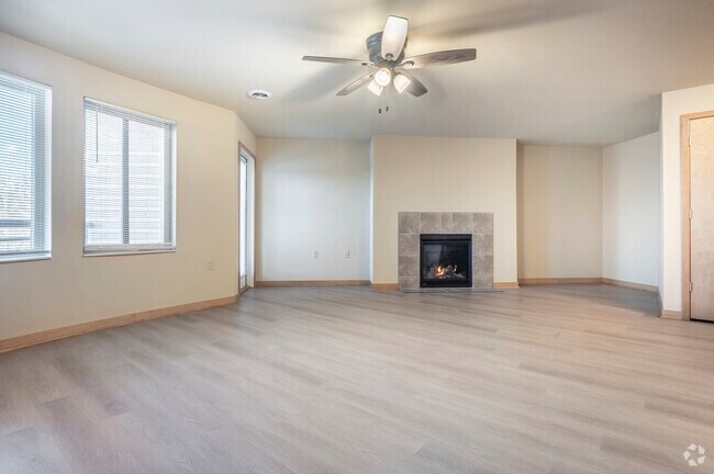 1BR, 1BA - 842SF - Living Room