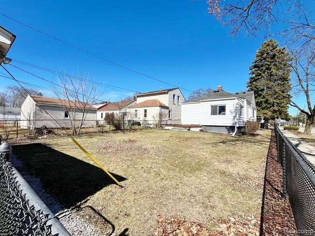 3303 Chester Rd