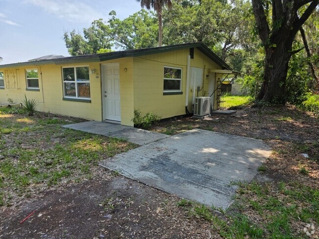 Building Photo - 5904 Kingsview Ln Unit B Rental