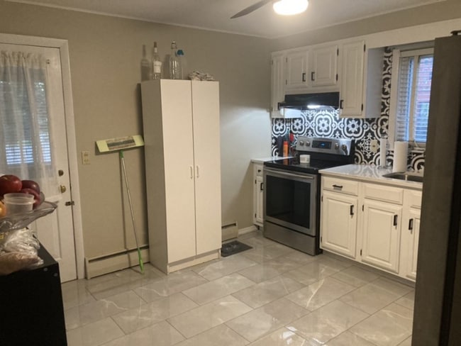 Photo - 415 Clark St