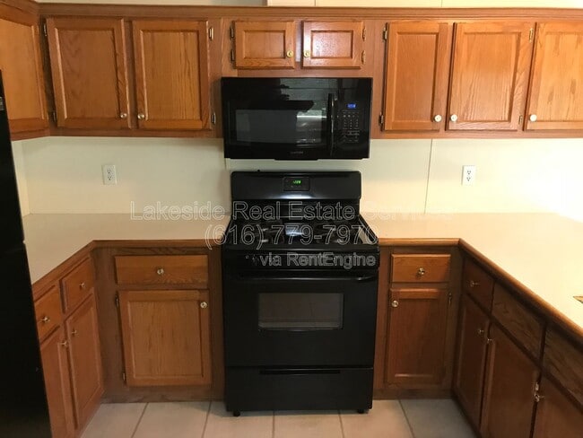 Photo - 10500 21 Mile Rd NE