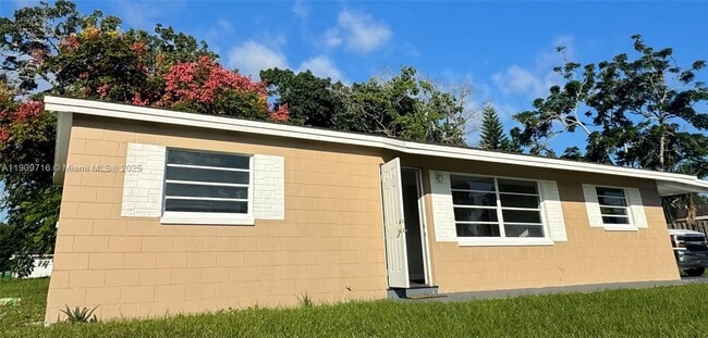 Photo - 622 Plymouth St