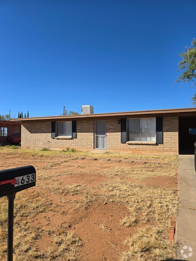 Building Photo - New Flooring! Large Fenced Yard! Rental