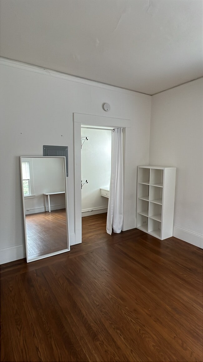 Vestidor de la unidad B - 1694 Oxford St