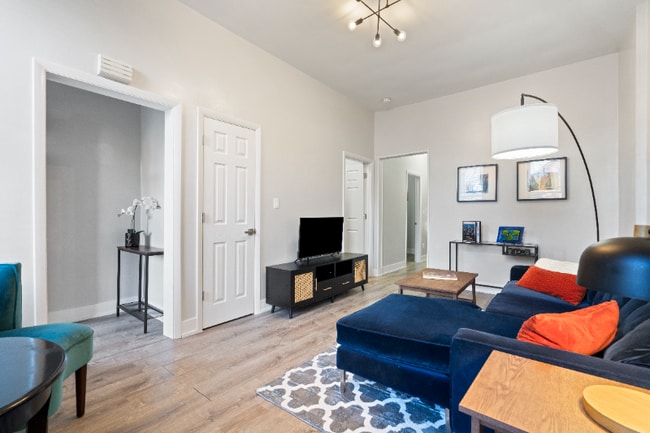 2345 W 21st St Unit 1