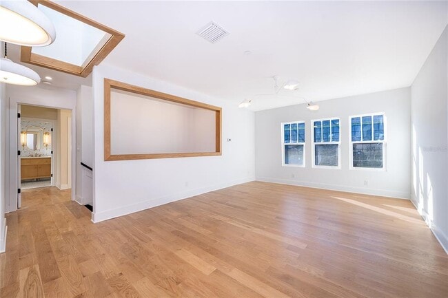 Photo - 421 W Fairbanks Ave