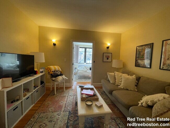 Building Photo - 65 Strathmore Rd Unit 2 Rental