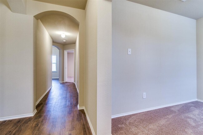 Photo - 1512 Wild Rye Cir