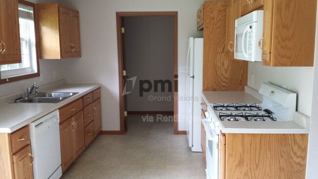 Photo - 6381 IL-48