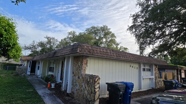 Building Photo - 3413 Sherwood Dr Unit Apt B