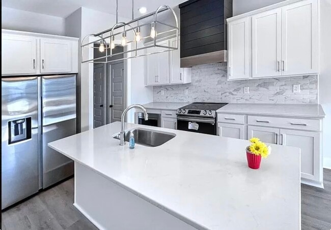 Photo - 1200 Windsor Sq