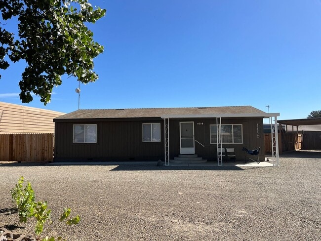 Building Photo - 2 Bedroom country home