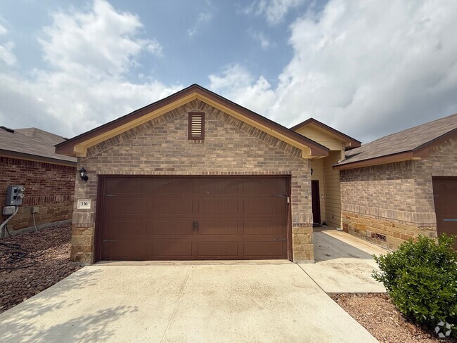 Building Photo - 3 Bed 2 Bath in Prime Location Rental