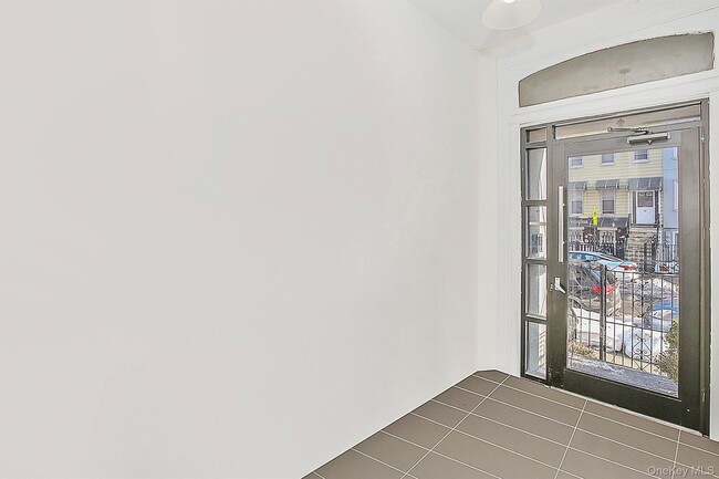 Photo - 99 Eldert St Unidad 3