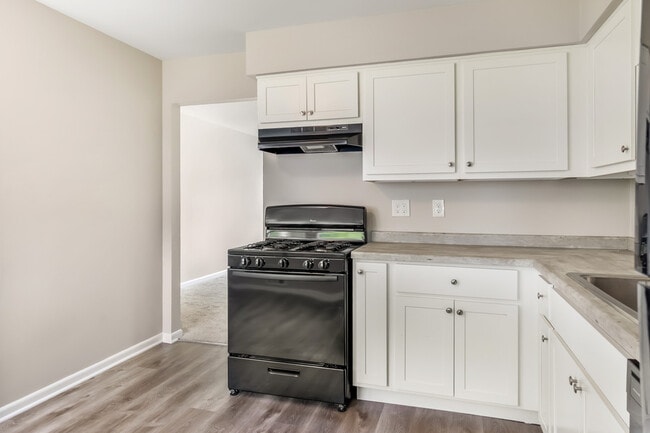 Photo - 240 W Newhall Ave Unidad 4