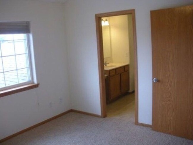 Quiet Marion Townhouse near Hwy 13 - Quiet Marion Townhouse near Hwy 13