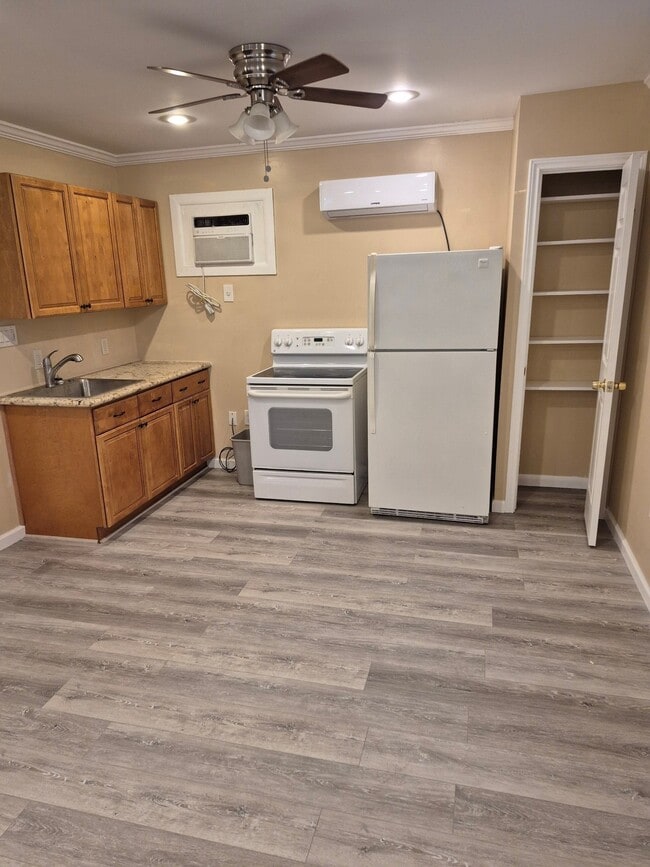 Building Photo - 9400 Lomax St