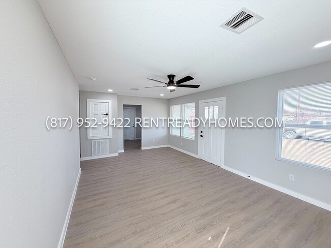 Photo - 1506 Eastway St