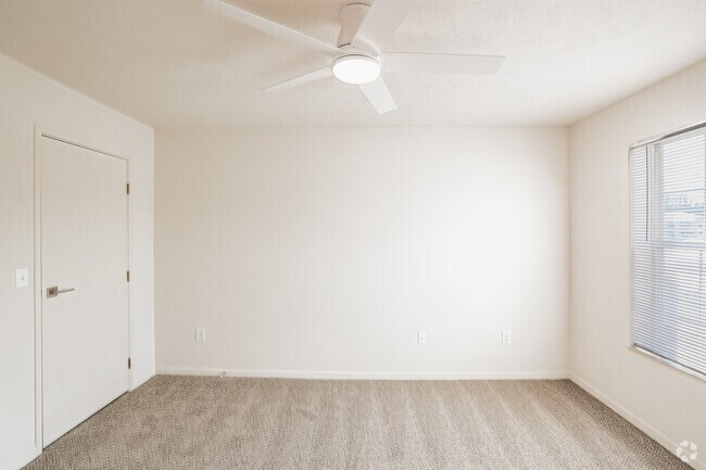 1BD, 1BA - 928SF - Bedroom