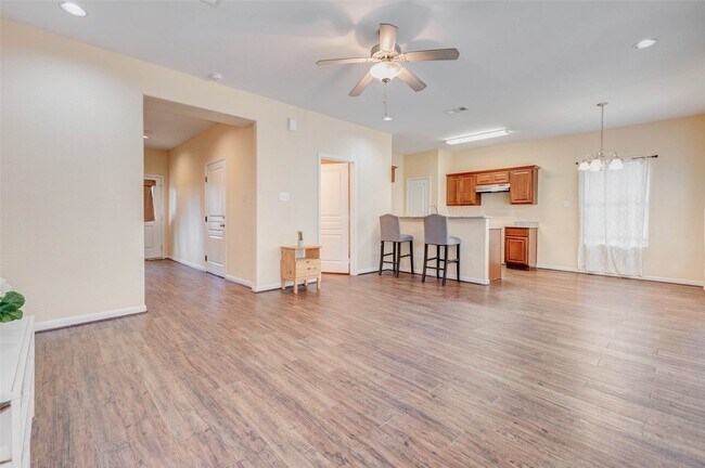 Photo - 8605 Beviamo St