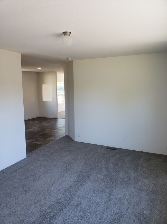 Photo - 24 X 60 MANUFACTURED HOME ON 1 1/3 ACRES