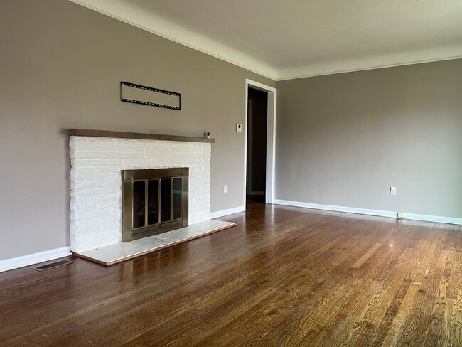 Photo - 743 Lander Rd