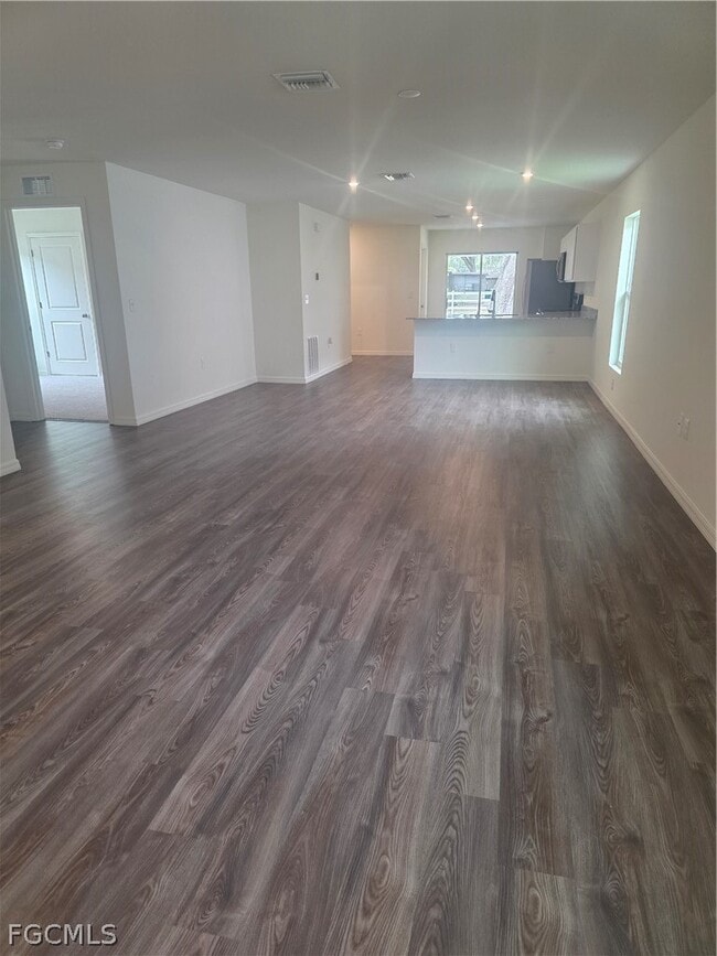 Photo - 878 Friendship Cir