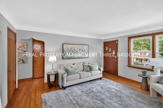 Photo - 130 S Barat Ave