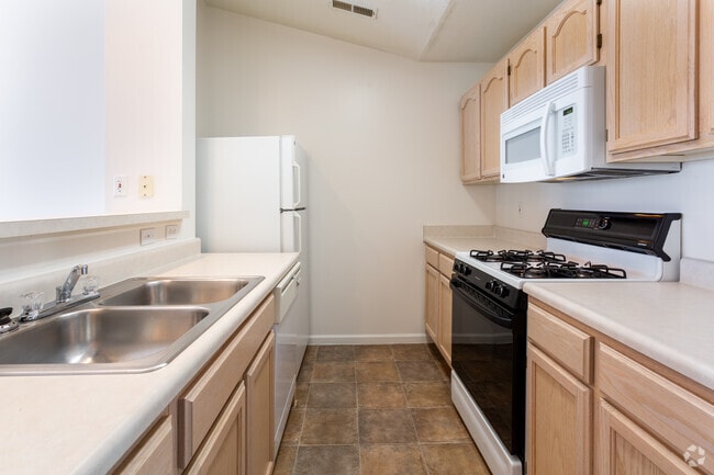 1HAB,1BA,874SF - The Morgan - Lake Pointe Apartment Homes