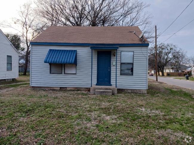 Building Photo - 421 C St Rental