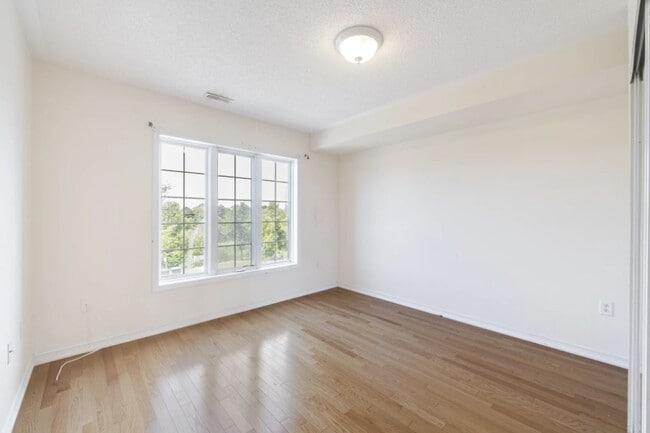 Photo - 2 BED PLUS DEN - 1 BATH - SCARBOROUGH -  FOURPLEX