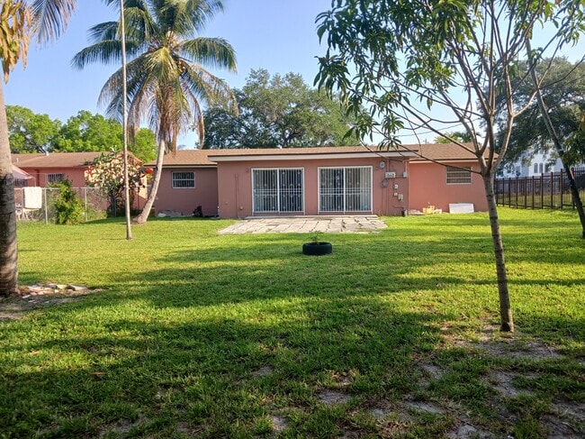 Photo - 560 NE 143rd St