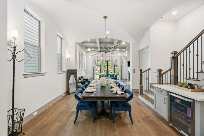 Photo - 523 W 25th St