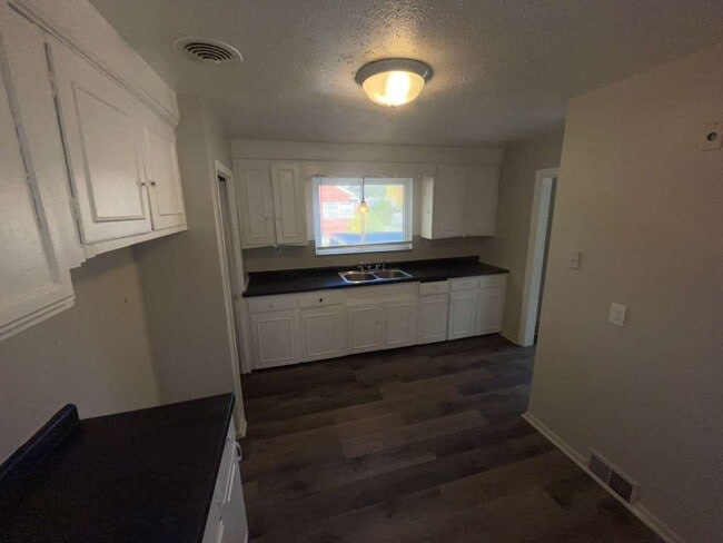 Photo - 9083 Grandville Ave