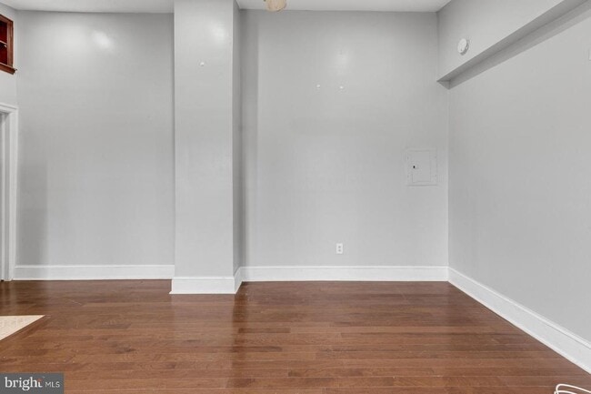 Building Photo - 707 W Girard Ave Unit 3R