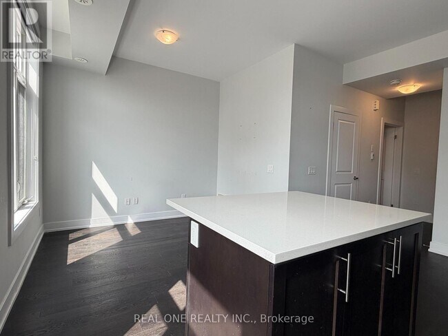 Photo - 9560 Islington Ave.