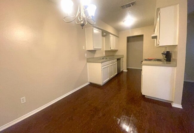 Photo - Duplex 2/2 with 2 car garage pre-leasing i...
