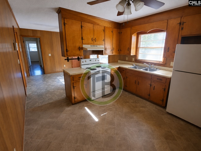 Photo - Single-level ranch home near downtown and Bull St District