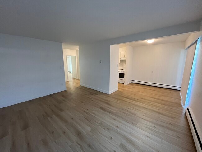 Garibaldi Court - 128