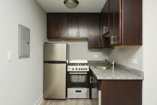 447 W Surf St Unit 024