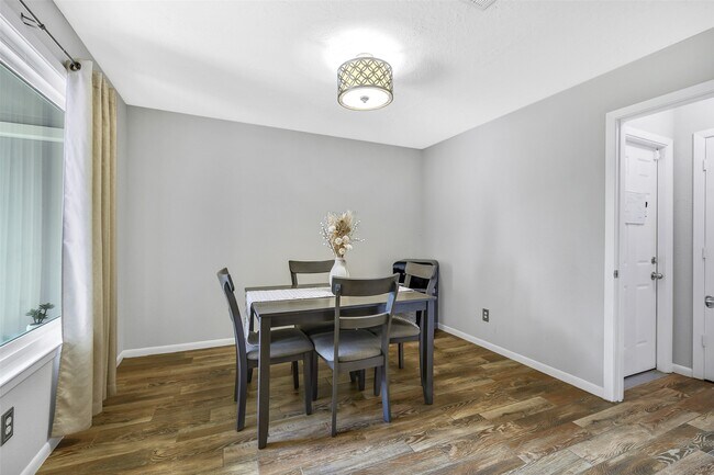 Photo - 710 Razee Ct