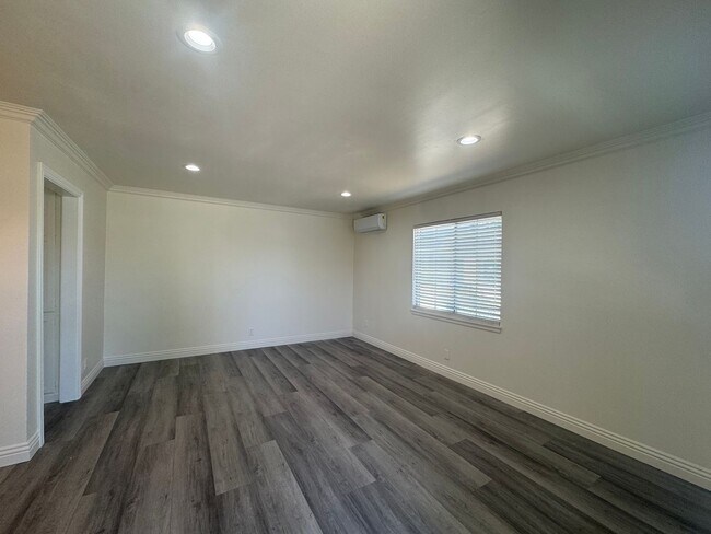 221 S Bushnell Ave