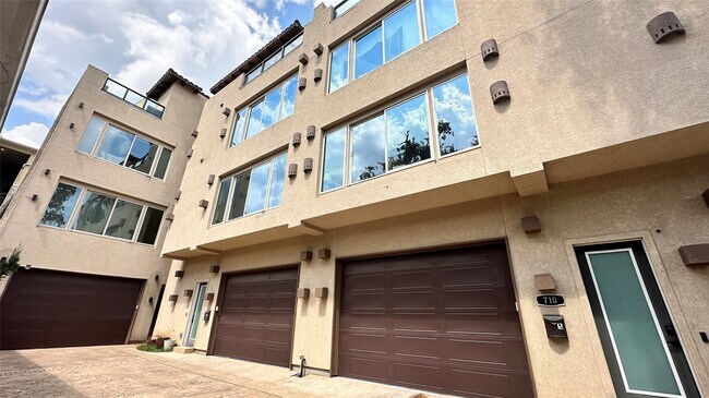 Building Photo - 710 Stanford St Unit B