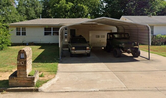 Building Photo - 3 Bedroom 1 bath