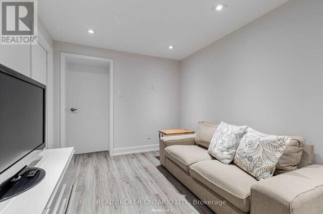 Photo - 25 Newlin Crescent
