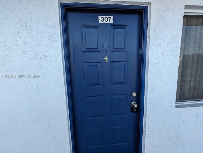 Photo - 8540 N Sherman Cir Unit 307