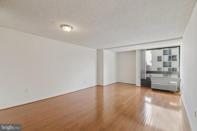 241 S 6th St Unit 1206C