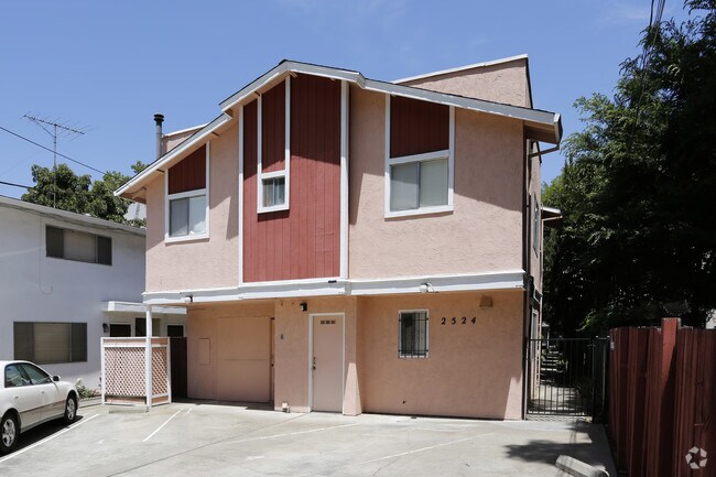 2524 I St