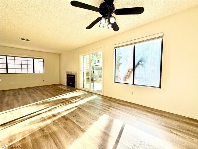 Photo - 2063 Waverly Cir