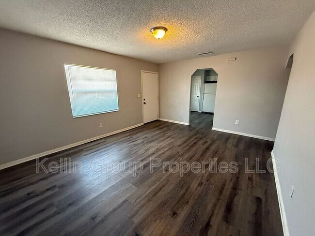 Photo - 1039 N Brunnell Pkwy